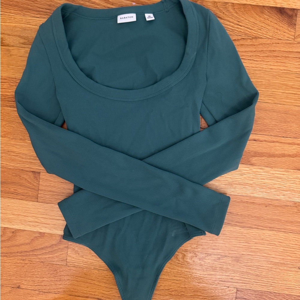 Aritzia Babaton Green Long Sleeve Bodysuit
